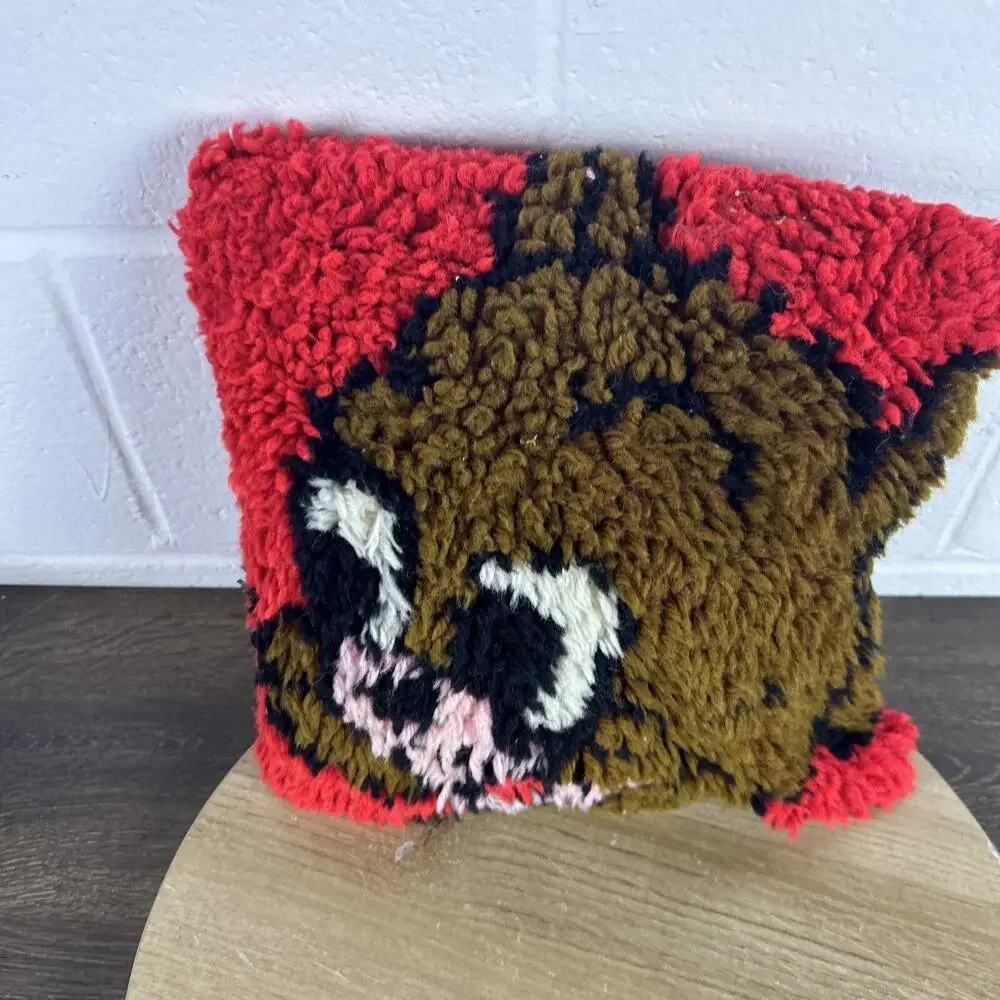 VTG TOM AND JERRY PILLOW. 10”x10” Jerry Hook And Loop